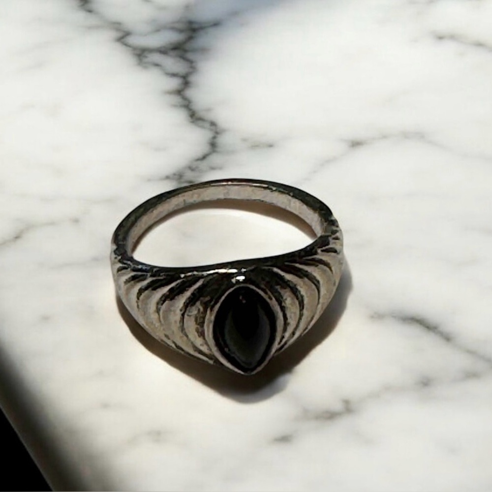 Real silver stoned Elegant Silver and Black Women's Ring size 9